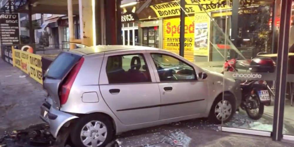 Τροχαίο δυστύχημα στη λεωφόρο Αθηνών – Μία γυναίκα σκοτώθηκε μετά από απίστευτη καραμπόλα [βίντεο]