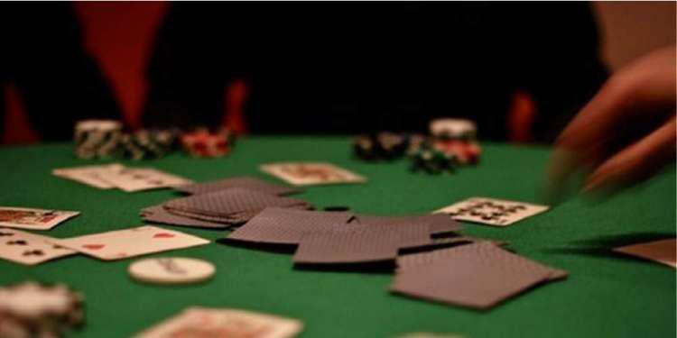 Χριστούγεννα στα κρατητήρια για 20 παράνομους χαρτοπαίκτες στην Κρήτη