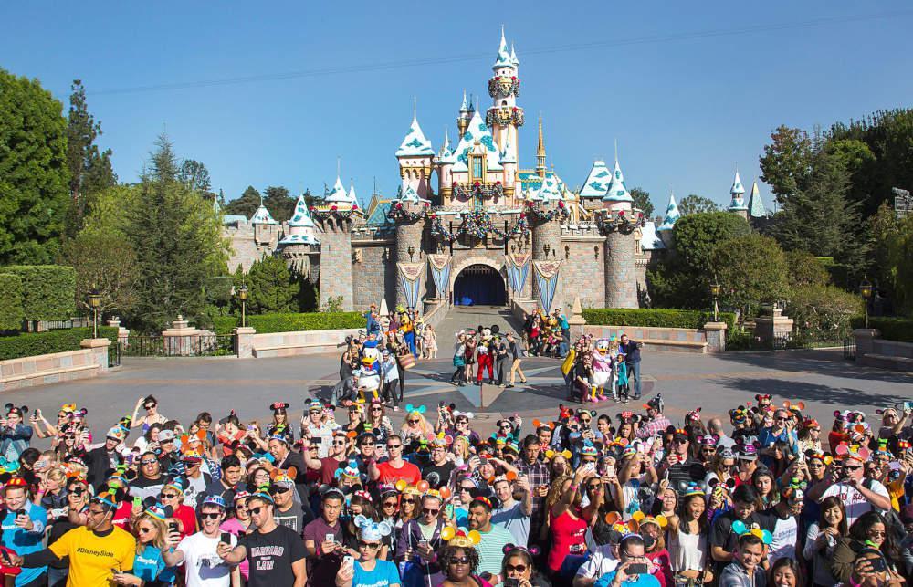 Η Disneyland στο Παρίσι αναβάλλει την επαναλειτουργία της λόγω της πανδημίας