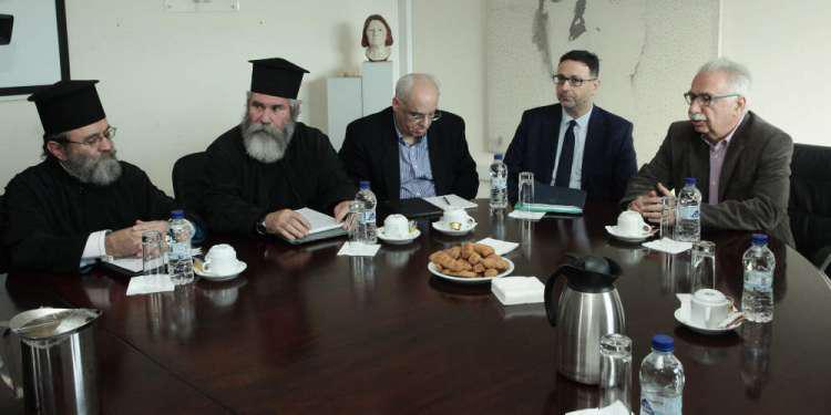 «Άκαρπη» συνάντηση Γαβρόγλου-κληρικών για το ζήτημα της μισθοδοσίας