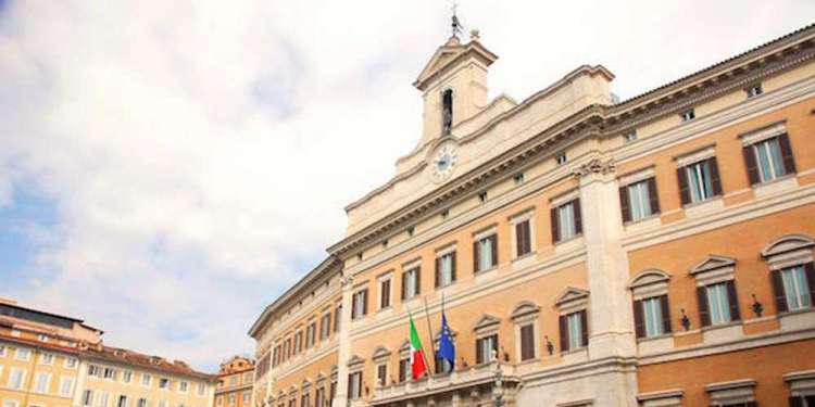 Μειώνονται οι γερουσιαστές στην Ιταλία για να εξοικονομηθούν χρήματα