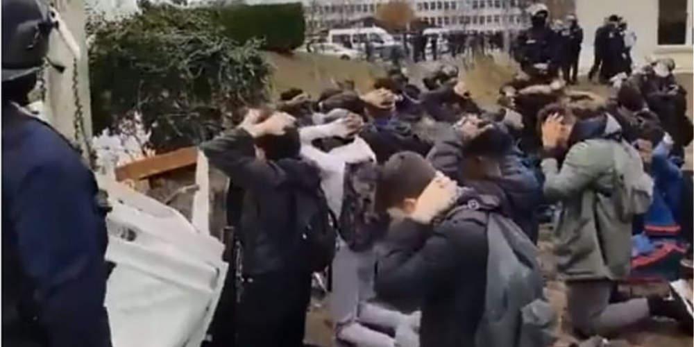 Σάλος στη Γαλλία: Αστυνομικοί συνέλαβαν μαθητές ρίχνοντάς τους στα γόνατα με τα χέρια στο κεφάλι [βίντεο]