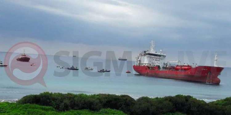 Ρυμουλκήθηκε το πετρελαιοφόρο «Άθλος» - Εκτός κινδύνου οι δύο Έλληνες ναυτικοί