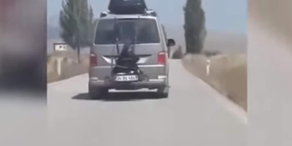 Απίστευτο βίντεο: Οδηγός στην Τουρκία έδεσε την κόρη του στο πίσω μέρος του αυτοκινήτου