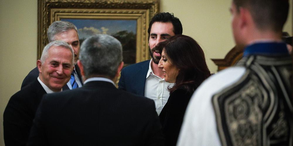 Τώρα: Ορκίζεται ο Αποστολάκης ως νέος υπουργός Εθνικής Άμυνας