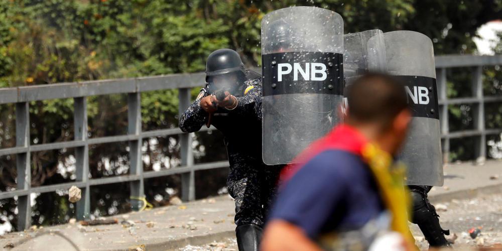 Χάος στην Βενεζουέλα: Ο Γκουάιντο αυτοανακυρήχθηκε πρόεδρος, οι νεκροί αυξάνονται