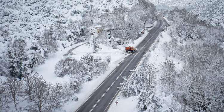 Πρόγνωση καιρού: Γρίφος για το που θα χτυπήσει ο χιονιάς την Ελλάδα - Καρέ - καρέ το βαρομετρικό χαμηλό [βίντεο]