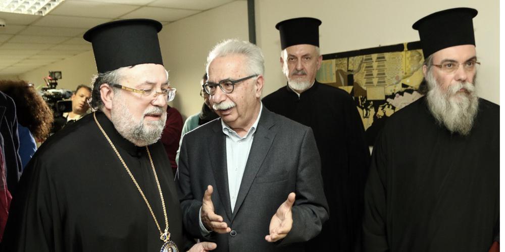 Ο Γαβρόγλου «απειλεί» με απόλυση 4.000 ιερείς