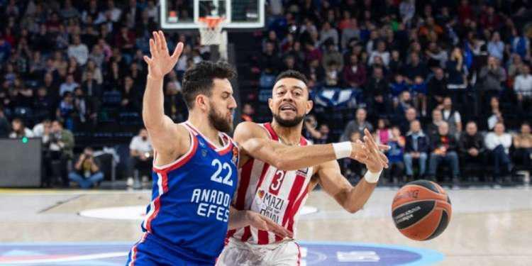 Euroleague: Ηττα από την Εφές και αντίο η τέταρτη θέση για τον Ολυμπιακό