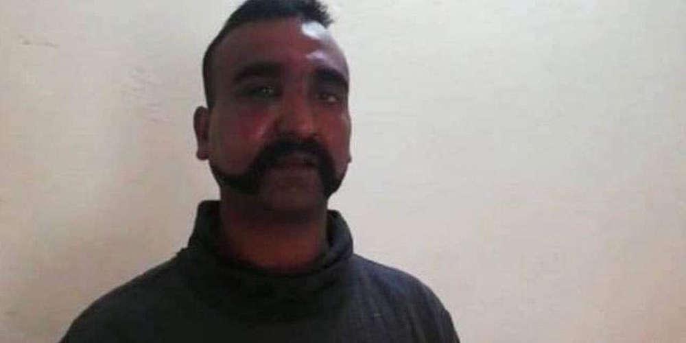 To Πακιστάν παρέδωσε τον συλληφθέντα πιλότο στην Ινδία