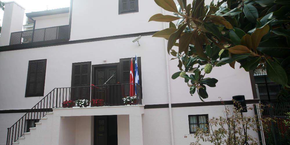 Επίθεση με βόμβες μολότοφ τα ξημερώματα κοντά στο τουρκικό προξενείο στη Θεσσαλονίκη