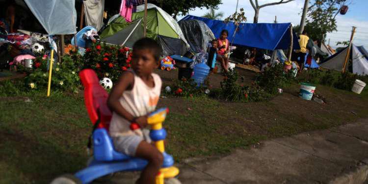 Ρεπορτάζ-κόλαφος του Γαλλικού Πρακτορείου: Παιδιά στη Βενεζουέλα λιμοκτονούν - Ο Μαδούρο μιλά για κατασκευασμένη κρίση