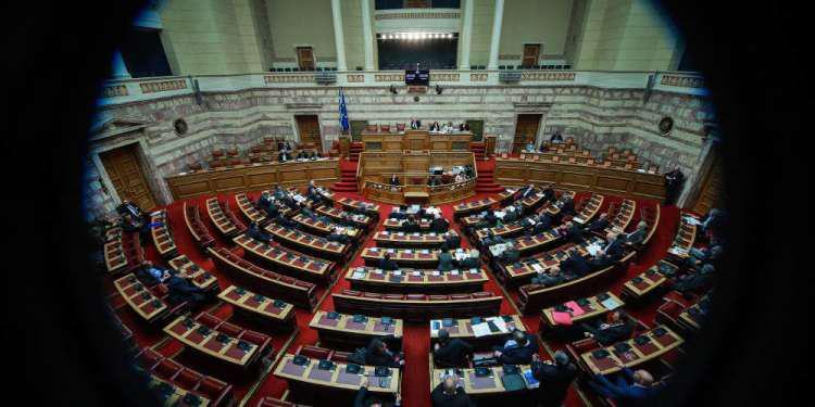 Μένει ανοιχτή η Βουλή για «εξυπηρετήσεις» - Από 10 έως 13 Ιουνίου ο Τσίπρας θα πάει στο ΠτΔ