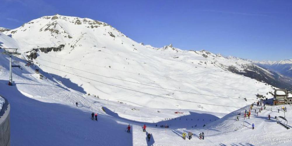 Χιονοστιβάδα καταπλάκωσε ανθρώπους σε χιονοδρομικό της Ελβετίας [βίντεο]