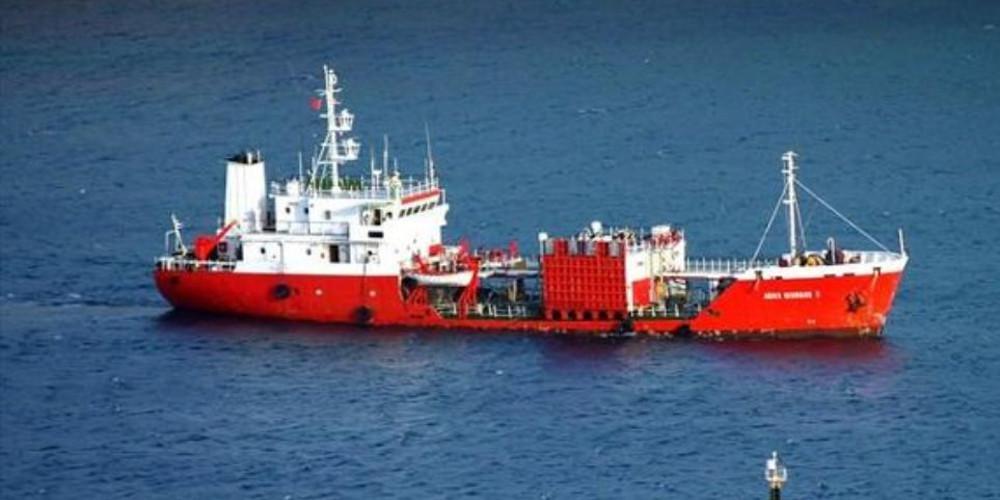 Ρήγμα 15 εκατοστών υπέστη το πλοίο που προσάραξε σε αβαθή στην Άνδρο