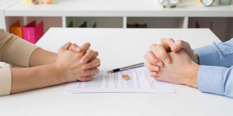 Υποχρεωτικά μαθήματα διαζυγίου για τους γονείς ανηλίκων που θέλουν να χωρίσουν