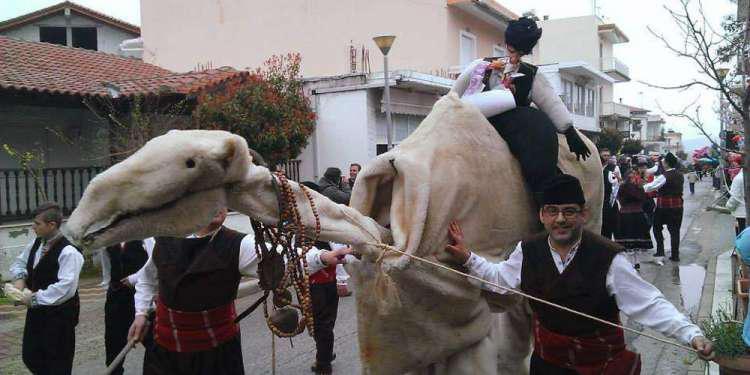 Καθαρά Δευτέρα: Το έθιμο της Καμήλας από τα Χανιά