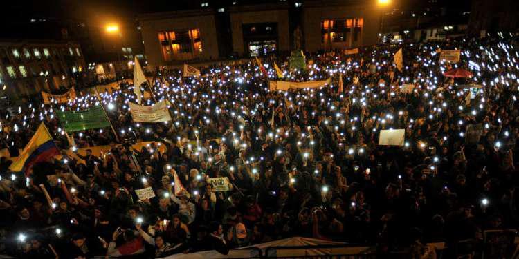 Χιλιάδες Κολομβιανοί διαδήλωσαν υπέρ της ειρήνης