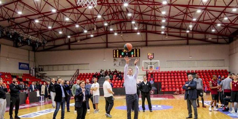 Ο Μητσοτάκης έπαιξε και μπάσκετ στη Λήμνο: Η επίσκεψη του προέδρου της ΝΔ στην έδρα του Ηφαίστου [εικόνες]