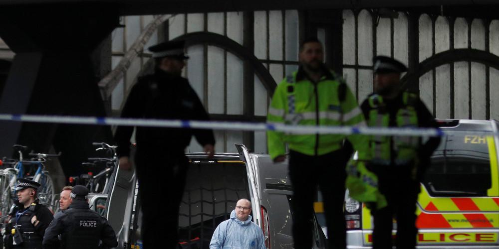 Επίθεση με μαχαίρι σε σιδηροδρομικό σταθμό στο Λονδίνο
