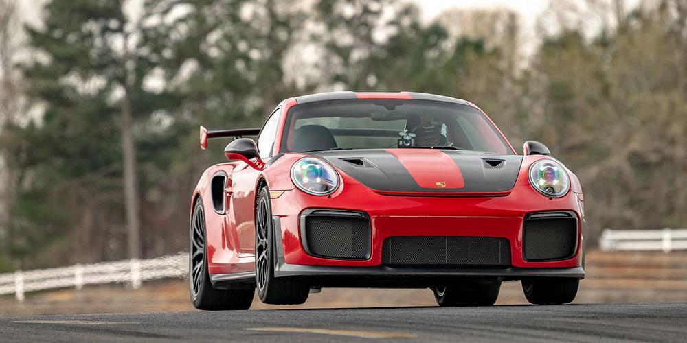 Porsche 911 GΤ2 RS "τελικιάζει" στην ευθεία [βίντεο]