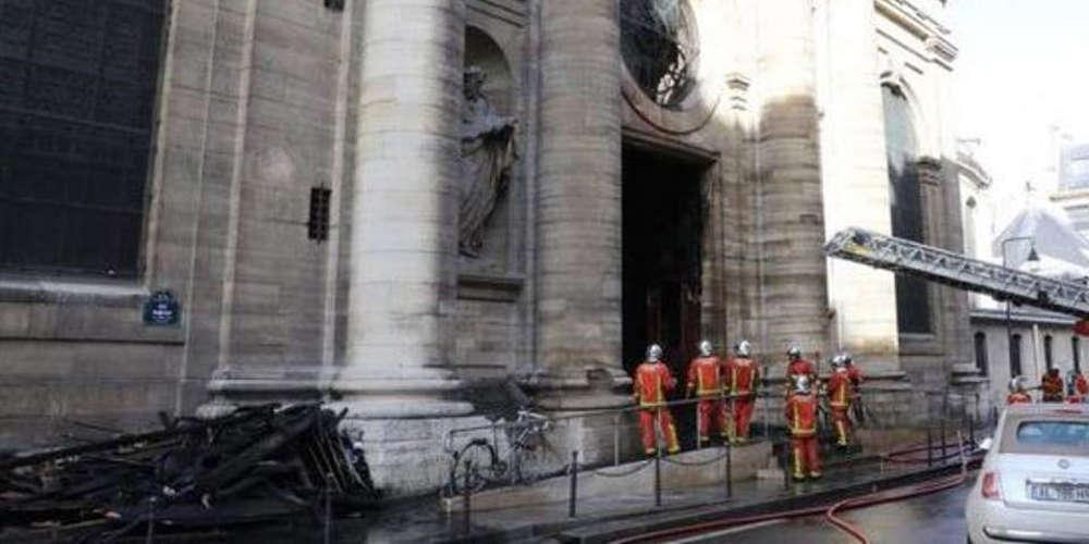 Πυρκαγιά στην ιστορική εκκλησία του Αγίου Σουλπικίου στη Γαλλία