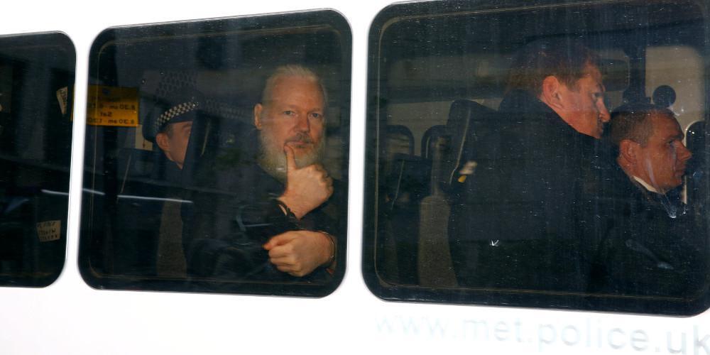 Σύλληψη Ασάνζ: Οι κίνδυνοι, οι κατηγόριες, οι συνωμοσίες τα WikiLeaks και οι ΗΠΑ