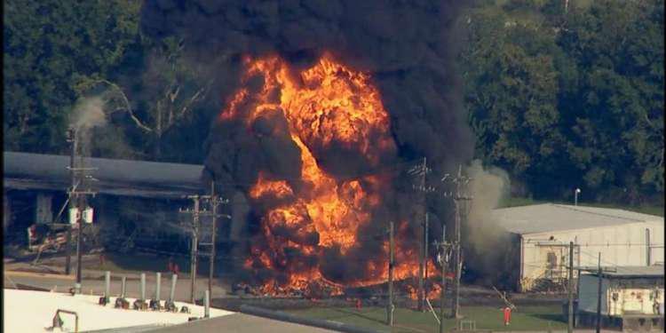 Μεγάλη φωτιά σε εργοστάσιο χημικών στο Τέξας - Πληροφορίες για έναν νεκρό