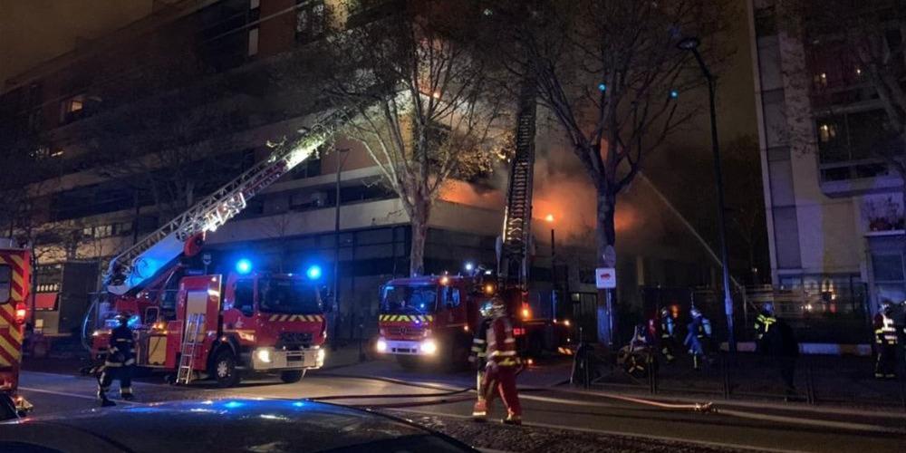 Ισχυρή έκρηξη σε πολυώροφο κτήριο στο Παρίσι [βίντεο]