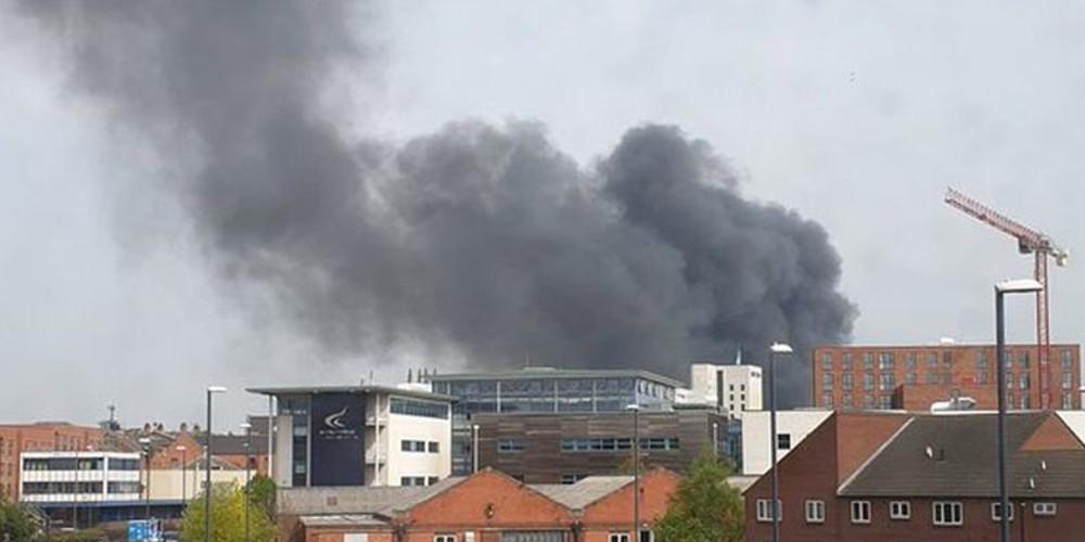 Πανικός στο Ντέρμπι της Αγγλίας από συνεχόμενες εκρήξεις [βίντεο]
