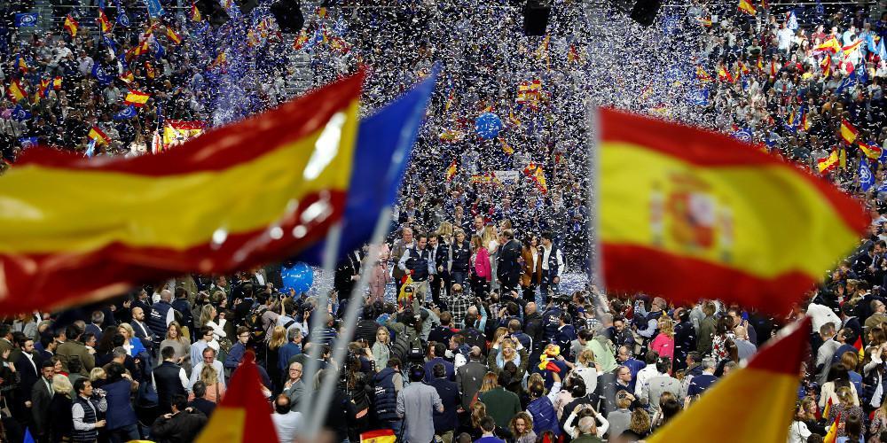 Αβέβαιο αποτέλεσμα και πιθανότητα εισόδου ακροδεξιάς στη Βουλή στις εκλογές της Ισπανίας