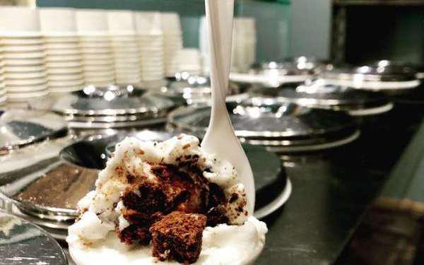 «Κόκκιον»: Το ωραιότερο παγωτό της Αθήνας θα το βρεις στο Μοναστηράκι 