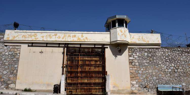 Έκλεισαν οι φυλακές Κορυδαλλού - Συναγερμός για βόμβα