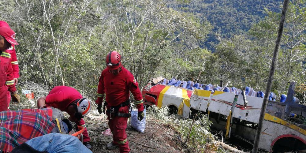 Τουλάχιστον 25 νεκροί από λεωφορείο που έπεσε σε χαράδρα στην Βολιβία