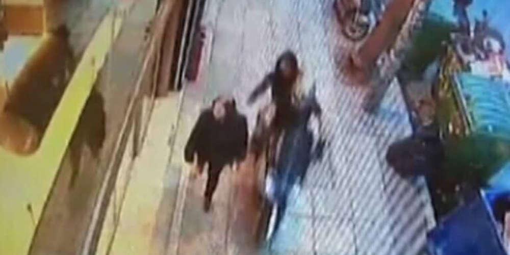 Βίντεο-ντοκουμέντο με επίθεση τσαντάκηδων σε γυναίκα στη Θεσσαλονίκη