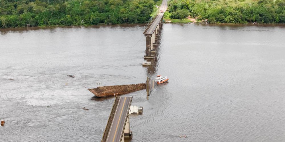 Πλοίο έπεσε πάνω σε γέφυρα στη Βραζιλία, κατέρρευσε τμήμα 200 μέτρων [βίντεο]
