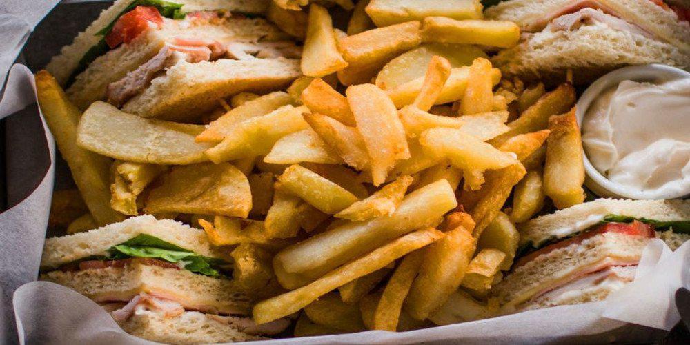 Η συνταγή της ημέρας: Σπιτικό club sandwich από τον Χρήστο Τζιέρα