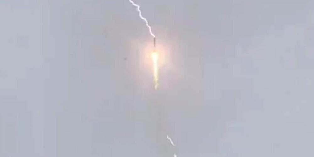 Κεραυνός χτύπησε πύραυλο Soyuz κατά την εκτόξευση του [βίντεο]