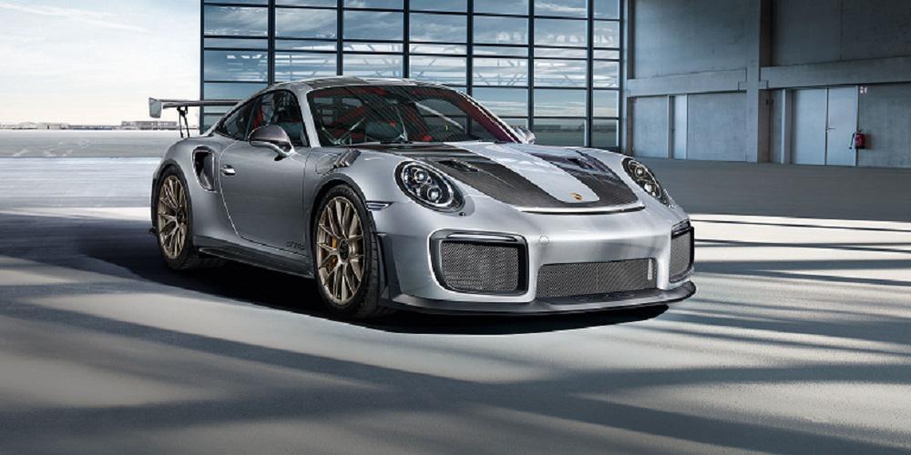 Porsche 911 GΤ2 RS "τελικιάζει" στην ευθεία [βίντεο]
