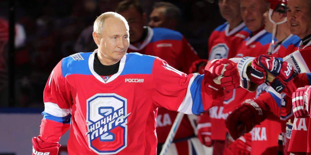 Απίστευτη τούμπα Πούτιν σε αγώνα χόκεϊ – Έπεσε με τα μούτρα στον πάγο [βίντεο]