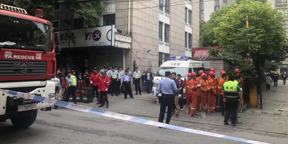 Θρίλερ στη Σανγκάη: Τουλάχιστον 10 εγκλωβισμένοι από κατάρρευση κτιρίου