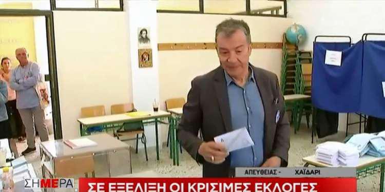 Με μήνυμα στους νέους άσκησε το εκλογικό του δικαίωμα ο Σταύρος Θεοδωράκης