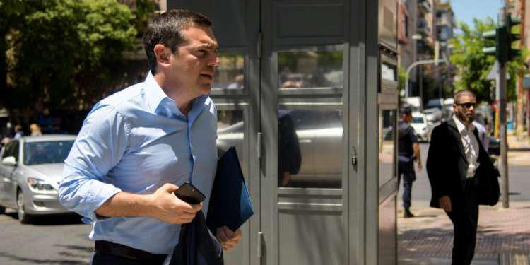 Στείρα αντιπολίτευση με «όχι» σε όλα - Αντίθετος ακόμα και στη μείωση του ΦΠΑ ο ΣΥΡΙΖΑ