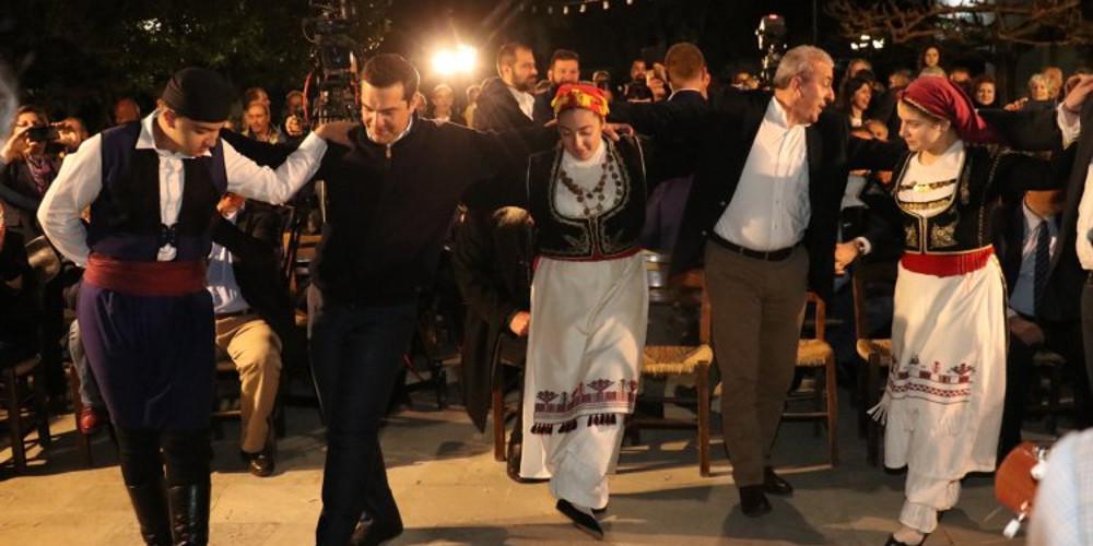 Το’ ριξαν… στους χορούς ο Τσίπρας και Πολάκης στο Χουδέτσι [βίντεο]