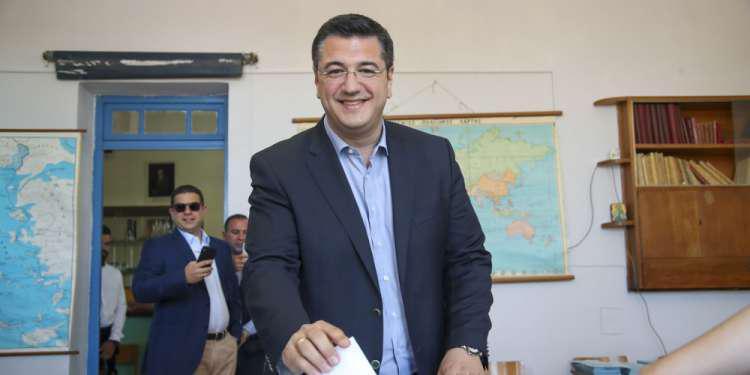 Για εκλογή από τον πρώτο γύρο πάει ο Απόστολος Τζιτζικώστας στη περιφέρεια Κεντρικής Μακεδονίας