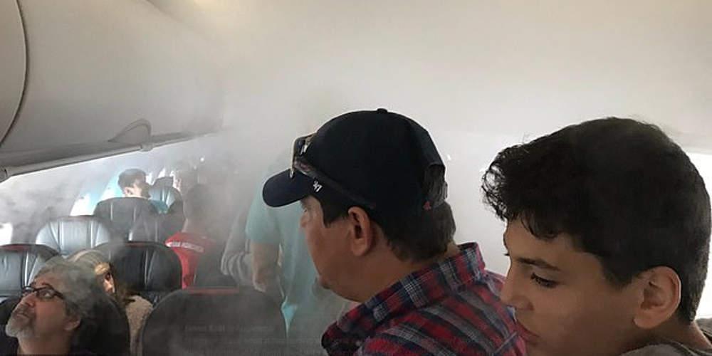 Πτήση-θρίλερ: Το αεροπλάνο γέμισε ξαφνικά σε ομίχλη [βίντεο]