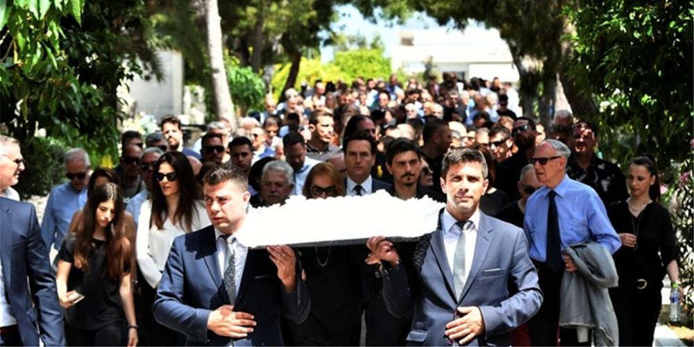 Ένας χρόνος από τον θάνατο του Παύλου Γιαννακόπουλου: Ολοι παρόντες στο μνημόσυνό του [εικόνες]