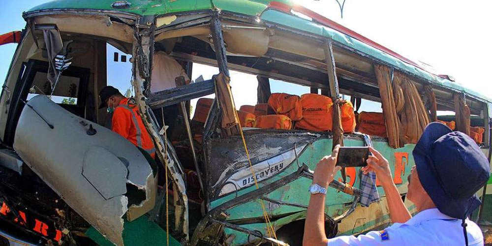Τραγωδία στην Ινδονησία: 12 νεκροί σε τροχαίο όταν επιβάτης λεωφορείου άρπαξε το τιμόνι
