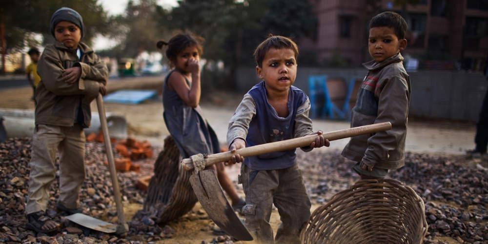 Παγκόσμια Ημέρα κατά της Παιδικής Εργασίας: Δουλεύουν με αμοιβή ένα φρούτο