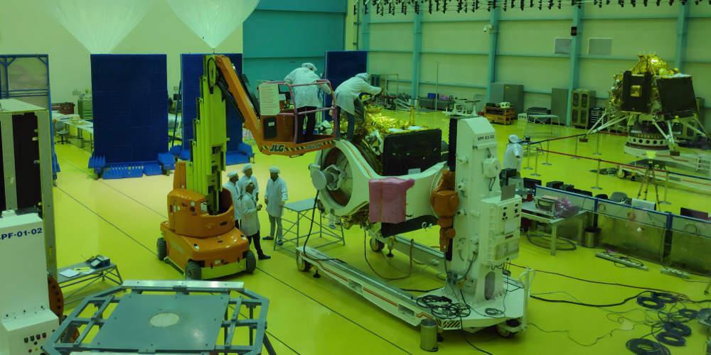 Η Ινδία ετοιμάζεται να εκτοξεύσει για τη Σελήνη τον Ιούλιο το σκάφος Chandrayaan-2